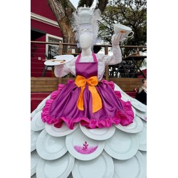 Dama da Louça percorre Curitiba e RMC convidando para a 32ª Feira da Louça, em Campo Largo